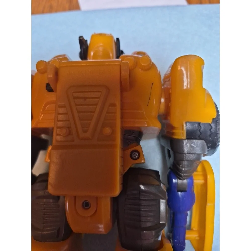 Hap-P-Kid Yellow Motorized Light Up Robot Action Figure t3863 MARS